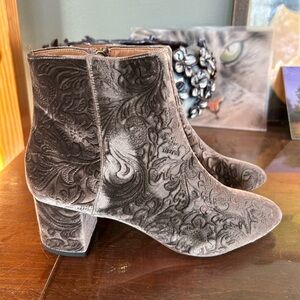 Aquazurra EU 40 Velvet Boots New in Box